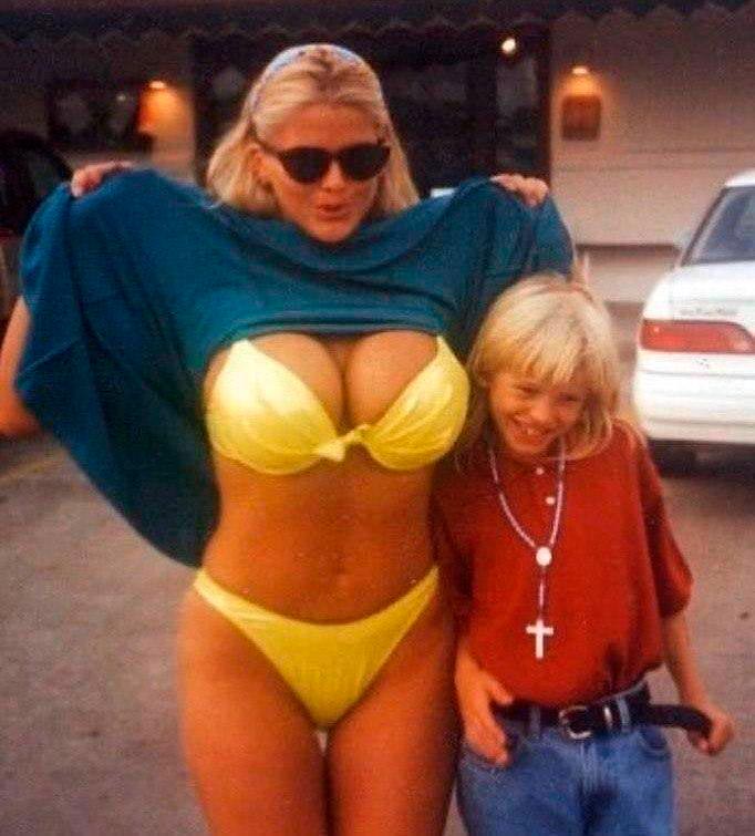 Anna Nicole Smith and his son Daniel (Николь Анна Смит и её сын Даниэль), 1994