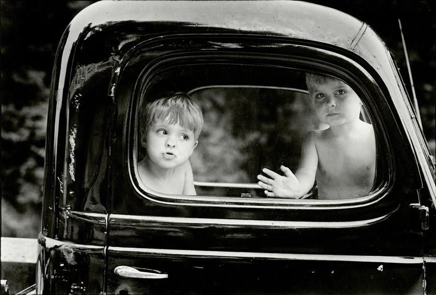 Two boys in the truck (Два мальчика в грузовике)