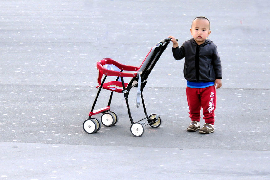 Little Chinese Boy alone (Одинокий китайский мальчик)