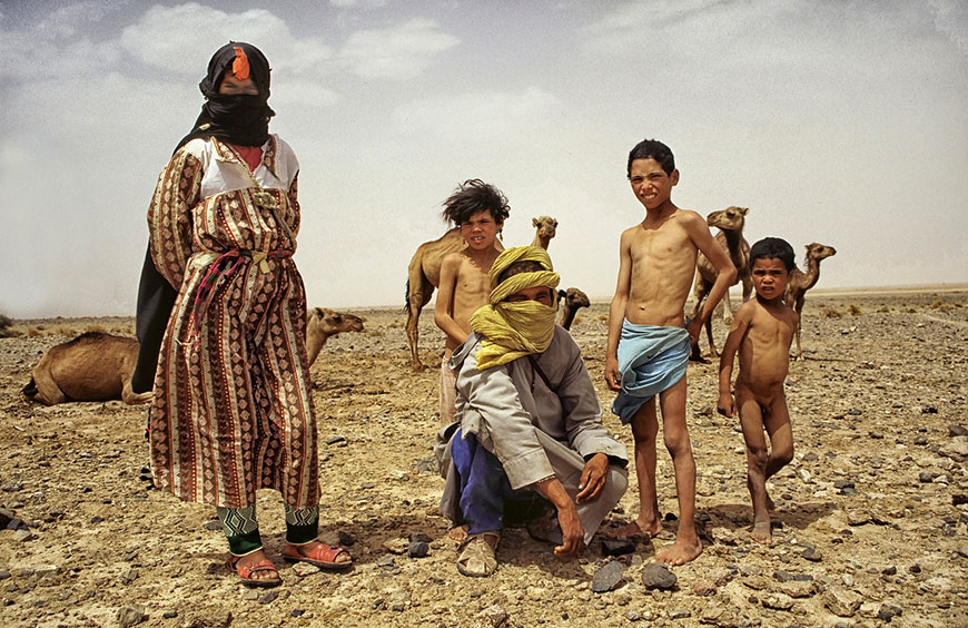 Nomadic family somewhere between the middle and high Atlas (Кочевая семья где-то между средними и высокими горами Атлас), 1995