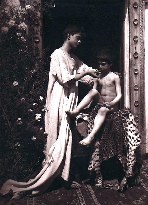 Italian youths in costume (Итальянские мальчики в костюмах)