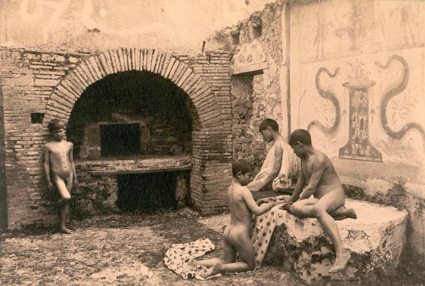 Quattro bambini in un ambiente affrescato accanto a un formo da panettiere a Pompei (Четверо детей, окружённые фресками, у пекарной печи в Помпеях), c.1895