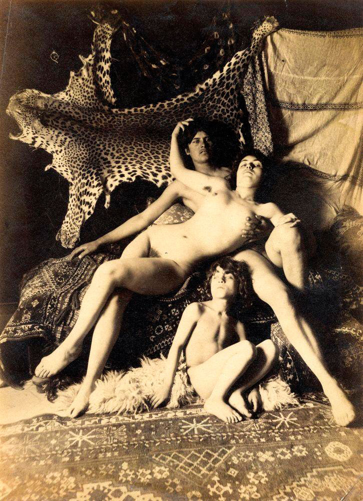 Deux garçons avec une fille (Два мальчика с девушкой), c.1900