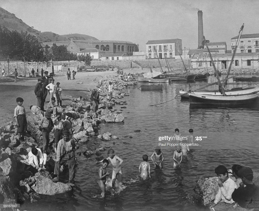 Malaga bullring, seen from the harbour (Арена Малаги, вид из гавани), 1930s