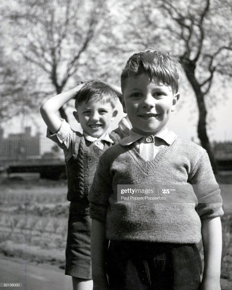 Two happy young boys (Два счастливых мальчика)