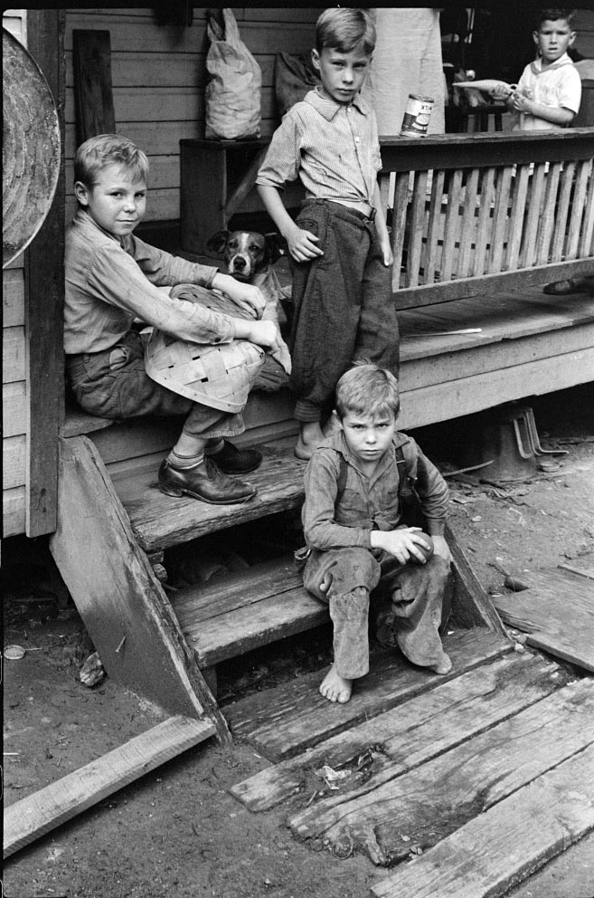 Children in abandoned mining town (Дети в заброшенном шахтерском городке), Sept.1938