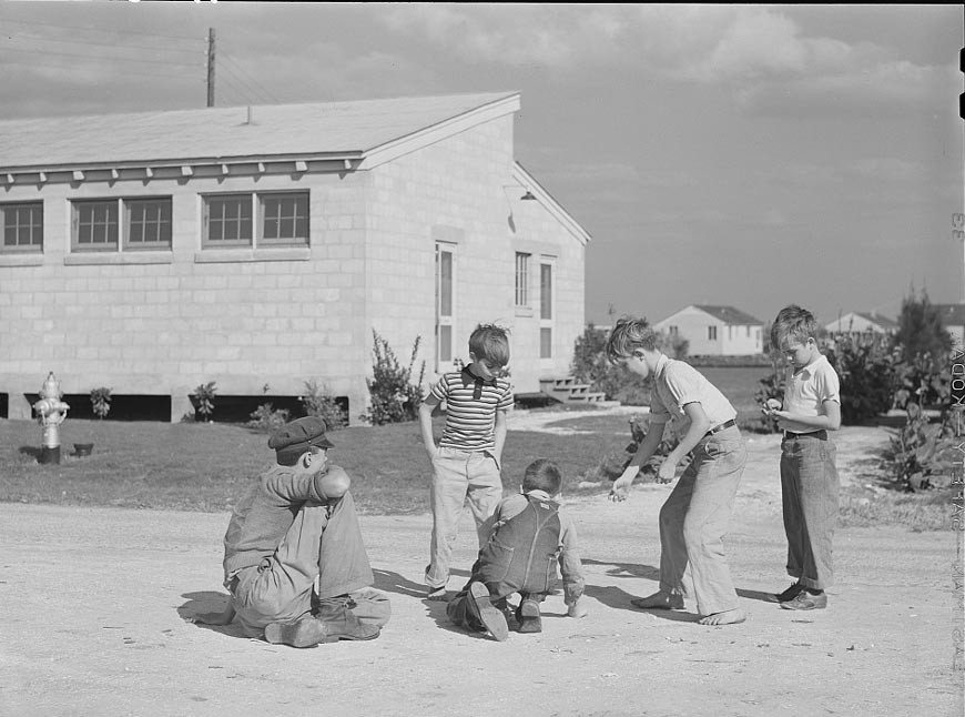 Children agricultural workers playing (Играющие дети сельскохозяйственных рабочих), February 1941