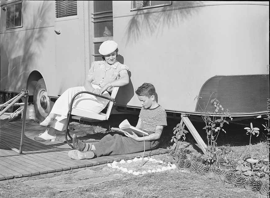 Mother listening to son read (Мать слушает читающего сына), Jan.1941