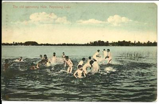 Skinny dipping boys. Lake Nepessing, MI (Мальчишки, купаюшиеся голышом. Озеро Неппесинг, Мичиган), c.1912