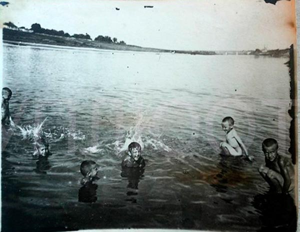 Дети купаются в реке (Children swimming in the river), 1933