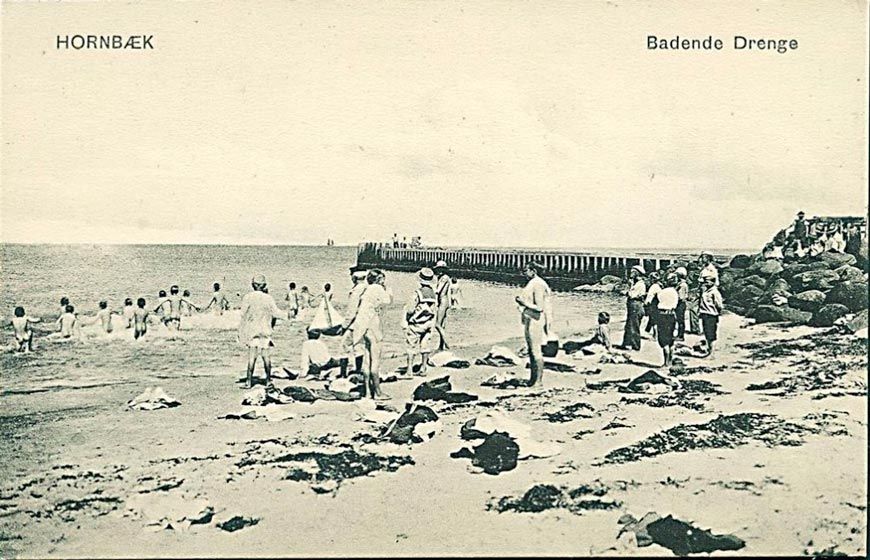 Badende drenge på Hornbæk strand (Купающиеся мальчики на пляже Хорнбек)