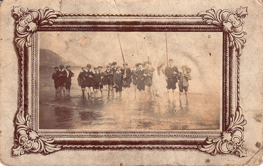 19 Edwardian children paddling (Девятнадцать плещущихся эдвардианских детей), c.1904