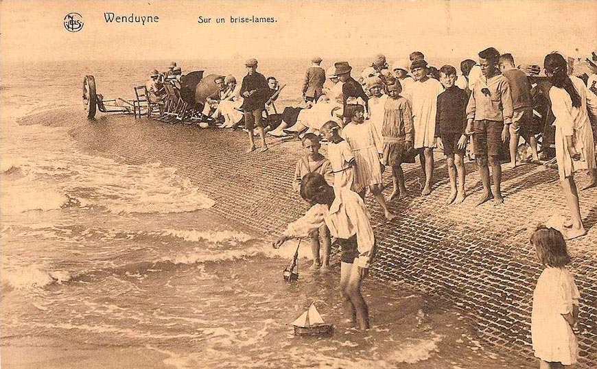 Wenduyne. Sur un brise-lames (Вендуин. На волнорезе) Belgium