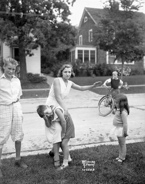 Virginia Gillette Spanking Dicky Dupois (Вирджиния Жиллетт шлёпает Дикки Дюпуа), 27 August 1931