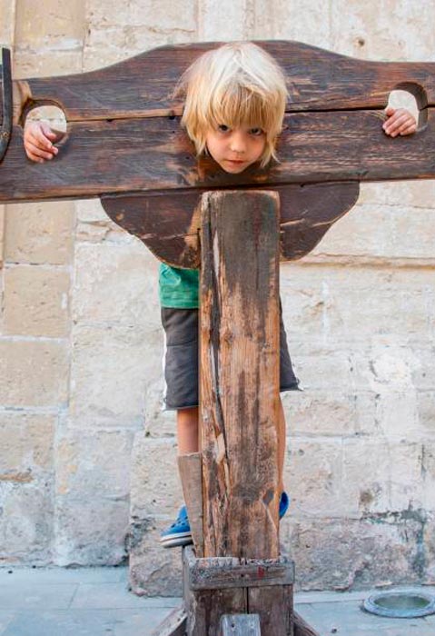 Little boy trapped in a Wooden Pillory (Мальчик в деревянной колодке), 2011 - 2020