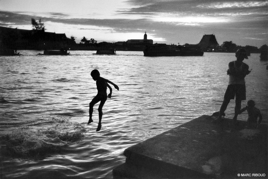 The monsoon made go beyond Chao Praya River and the children refresh themselves by jumping into water, 1969 