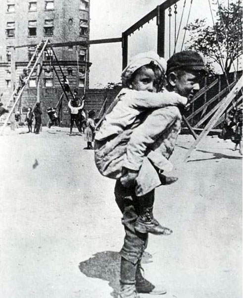 Children in a Playground (Дети на игровой площадке)