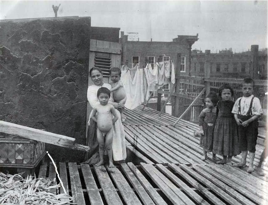 On the Roof of the Barracks (На крыше барака)