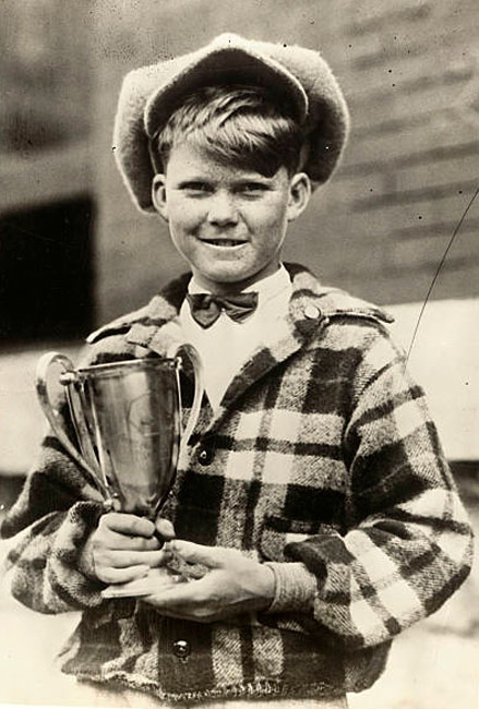 Marbles Champion Willie Harper Holding Trophy (Чемпион по марбл Вилли Харпер держит приз), July 21, 1926