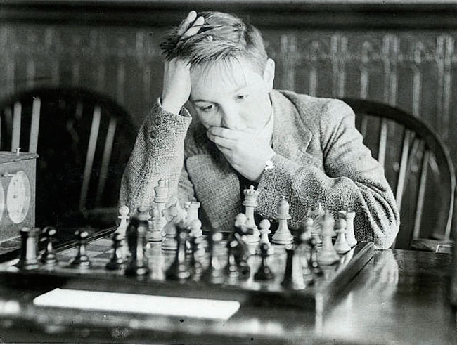 Boy Competing in Chess Congress (Мальчик, участвующий в шахматном конгрессе), October 04, 1954