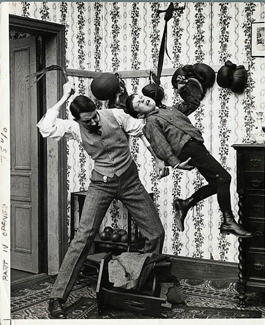 Boy Being Disciplined (Мальчик, получающий наказание)