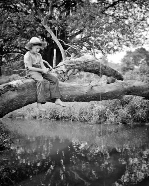 [boy fishing / рыбачущий мальчик], 1940s