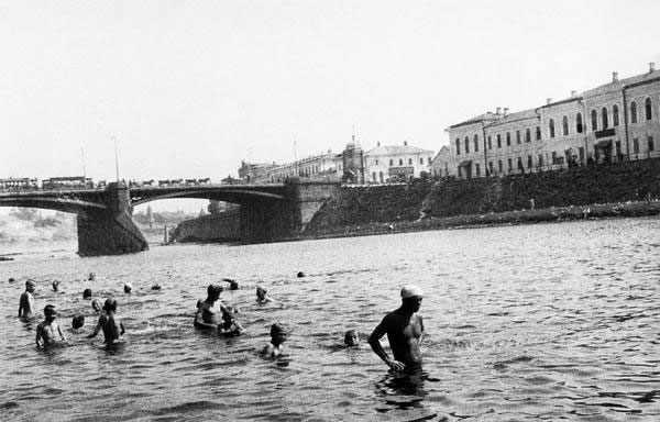 Mocквa-peкa (Moscow river), 1926