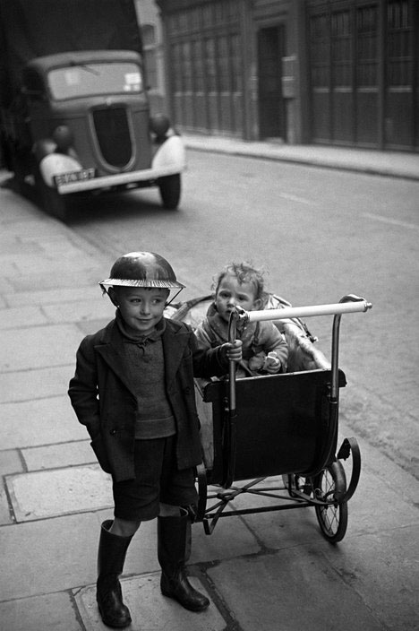 Life in London during The Blitz of World War II (Жизнь в Лондоне во время блица Второй Мировой войны), 1940