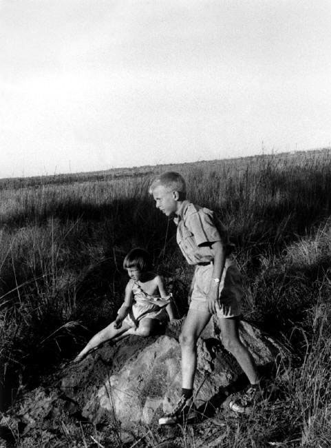 The children of naturalist Dr. William Longhurst (aka 'Buffalo Bill') on safari (Дети натуралиста д-ра Вильяма Лонгхёрста на сафари), 1958