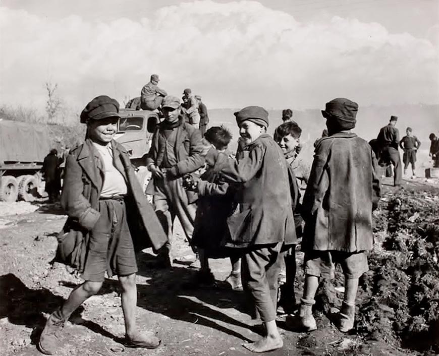 Children of Italy; homeless children roam in gangs throughout the country (Дети Италии; бездомные дети бродят по всей стране группами), 1944