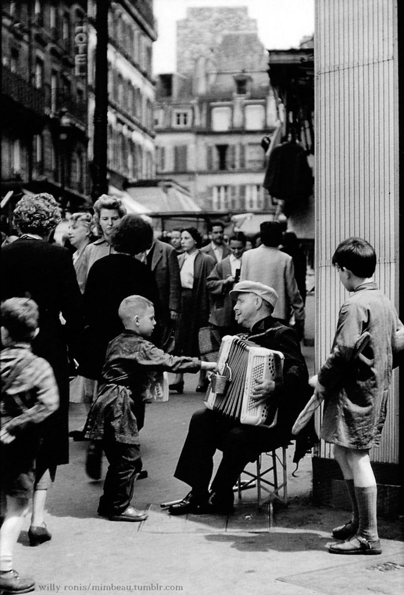 Street musicians (Уличные музыканты), 1955