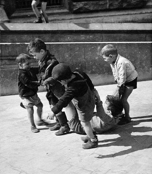 Enfants dans la rue (Дети на улице), 1938