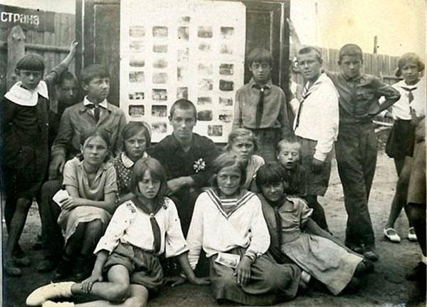 Загорский городской пионерлагерь (Сity pioneer camp in Zagorsk), 1937