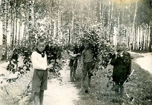 Загорский городской пионерлагерь (Сity pioneer camp in Zagorsk), 1937