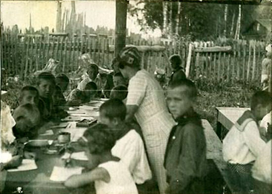 Загорский городской пионерлагерь (Сity pioneer camp in Zagorsk), 1937