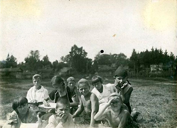 Загорский городской пионерлагерь (Сity pioneer camp in Zagorsk), 1937