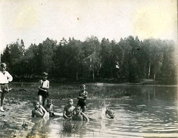 Загорский городской пионерлагерь (Сity pioneer camp in Zagorsk), 1937