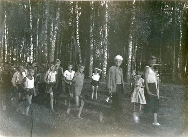 Загорский городской пионерлагерь (Сity pioneer camp in Zagorsk), 1937