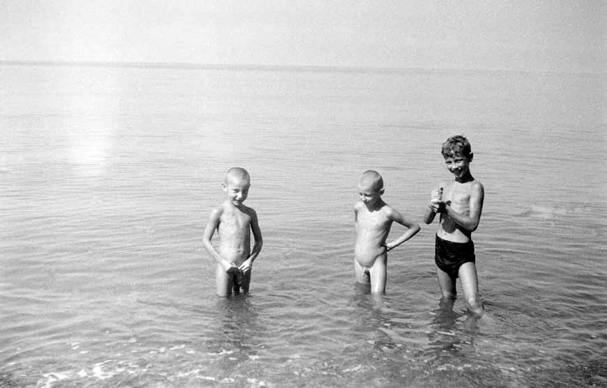 Семейный отдых (Family vacation), 1947