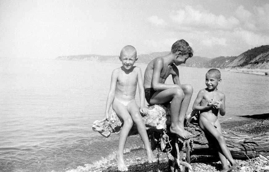 Семейный отдых (Family vacation), 1947