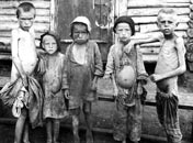 Голодающие дети у приемника N17 (Starving children at the reception centres #17), 1921