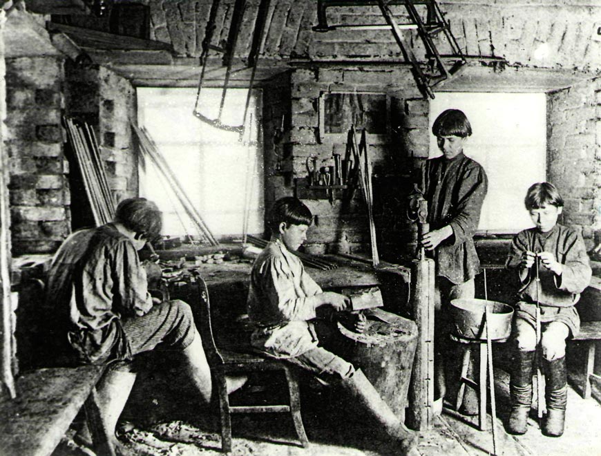 Изготовление тростей (Making the canes), 1890-е