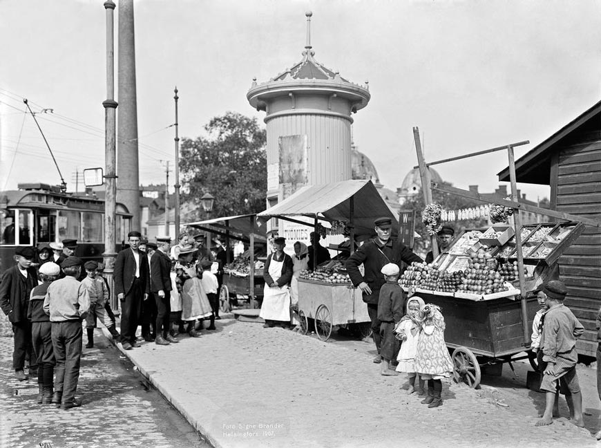 Русские торговцы фруктами, рынок Хаканиеми (Russian Fruit Traders, Hakaniemi Market), 1907