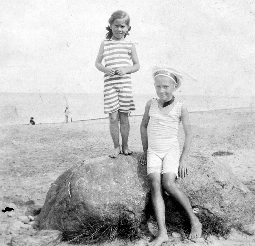 Дети на даче на Финском заливе (Children in the country on the Gulf of Finland), 1915