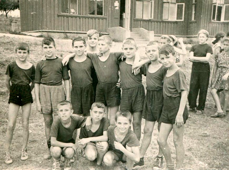 Футболисты (Young soccer boys), 1950-е