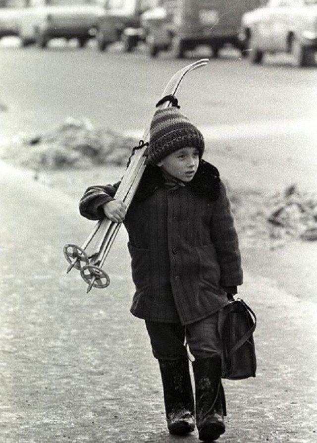 На урок физкультуры (For a physical education lesson), 1970/1980-е