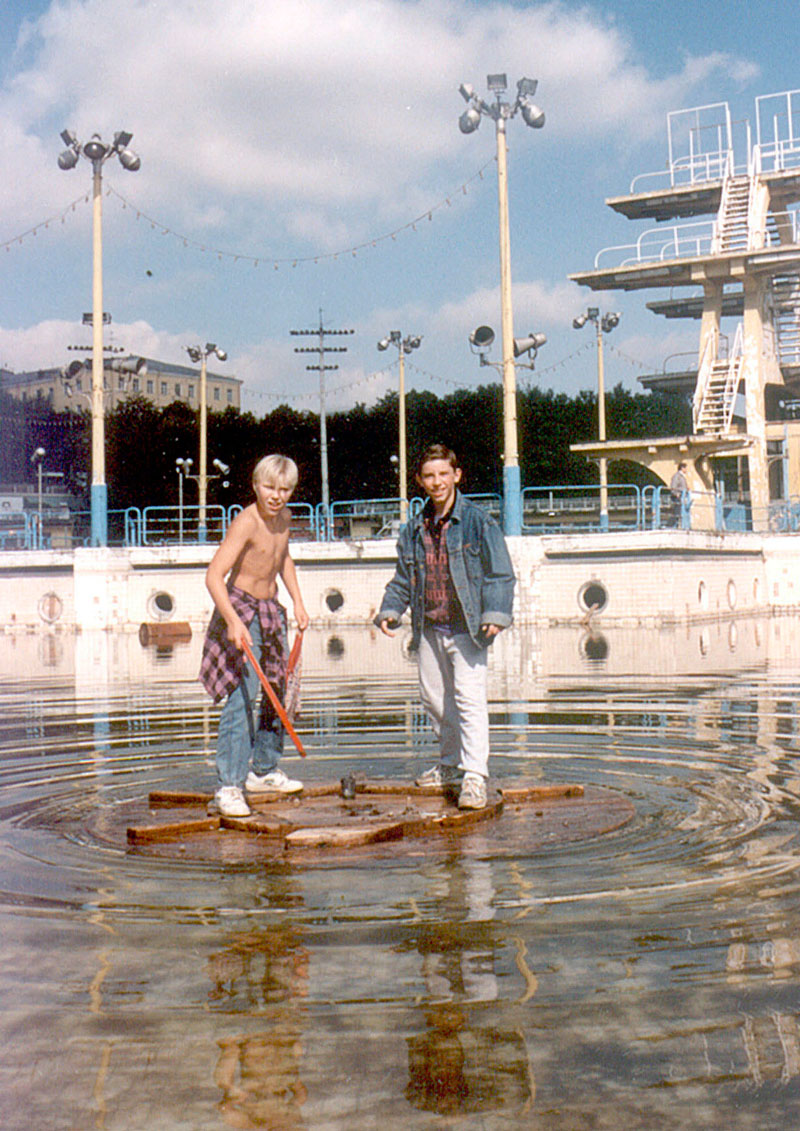 Бассейн «Москва» закрыт... (Basin 'Moscow' closed), 1993