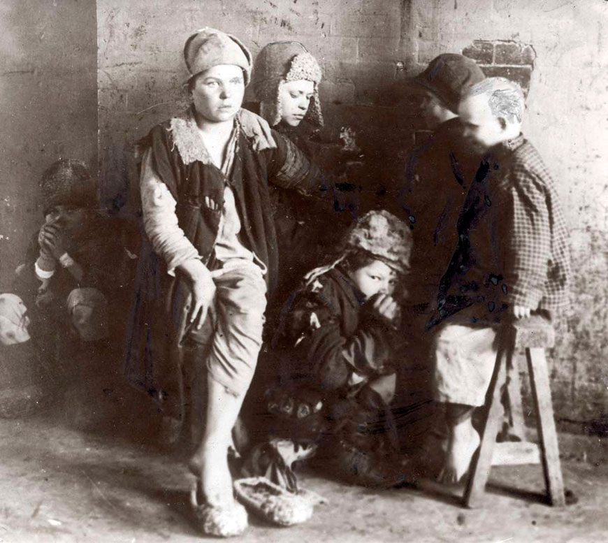 Группа московских беспризорников (Group of Moscow homeless boys), начало 1920-х