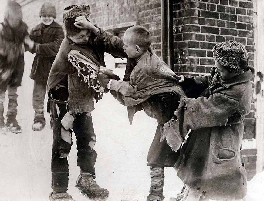 Беcпризорники (Homeless boys), 1920e