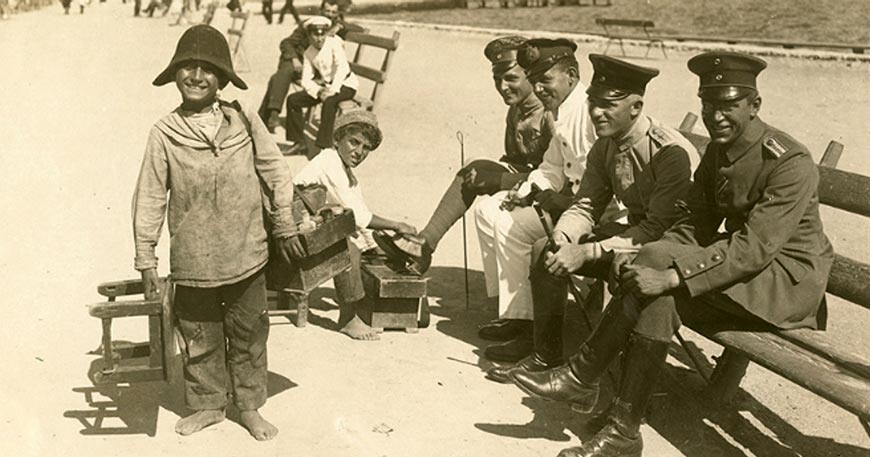 Наполеон, чистильщик сапог (Napoleon, the boot polisher), весна 1918